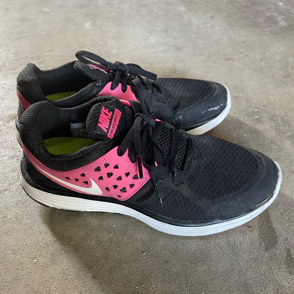 Nike Lunar Switft Air 3- women’s running shoe- black and pink